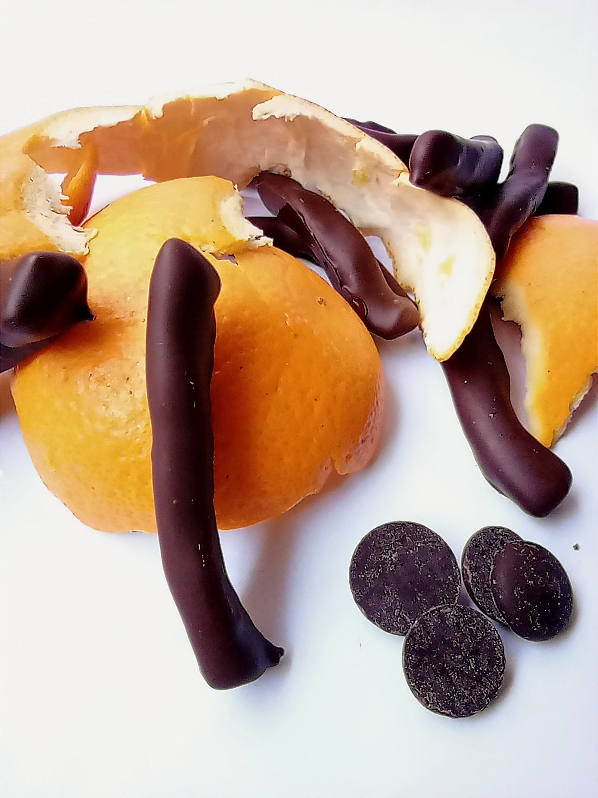 Scorzette d'arancia ricoperte di cioccolato fondente 